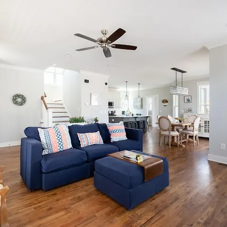 Stylish Haven In Raleigh, Walk To Food Hall Home